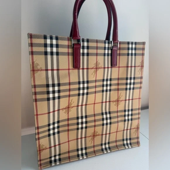 Burberry Tote Preowned In Great condition - Picture 2 of 9